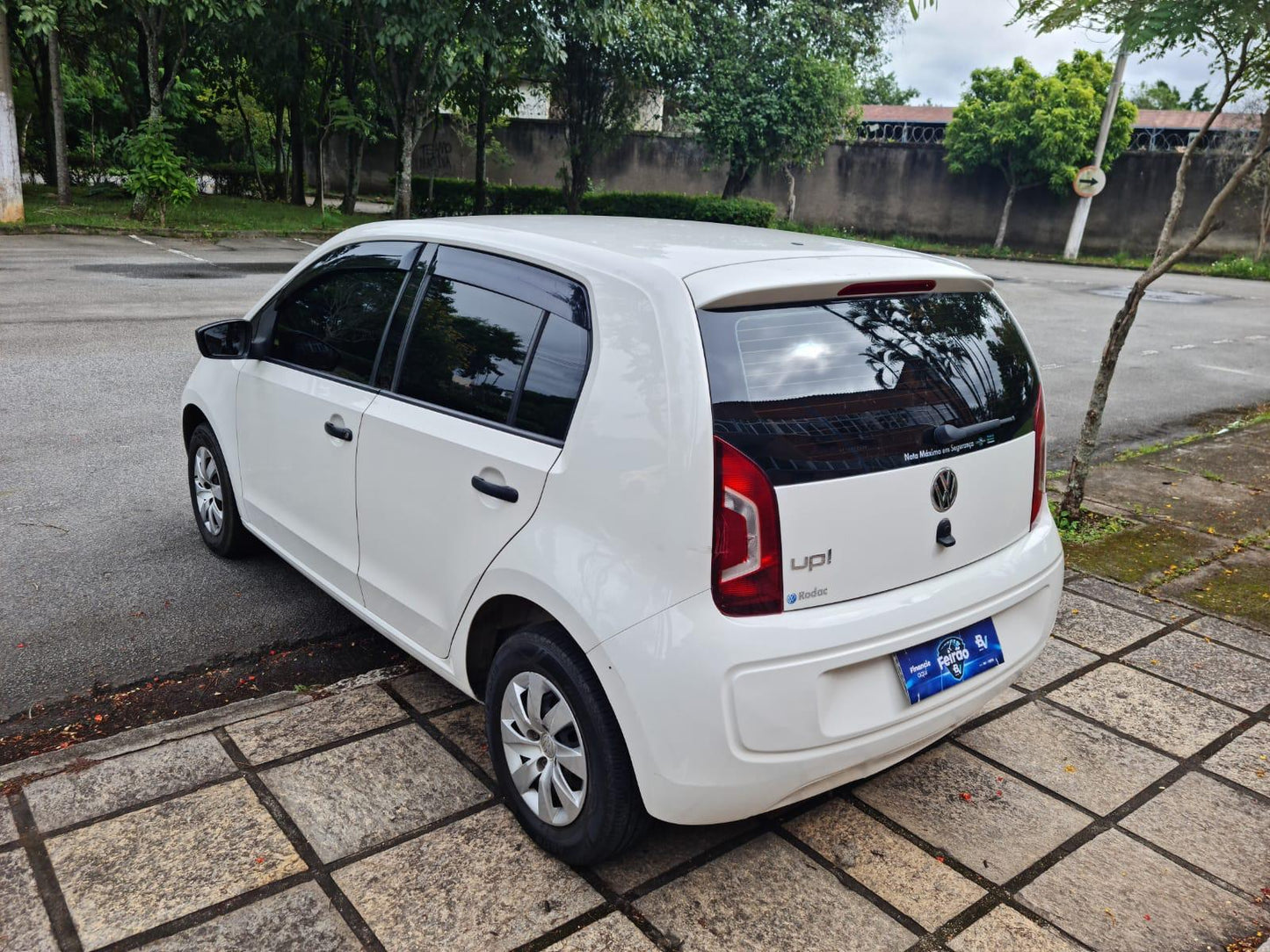 Volkswagen Up 1.0 12v Bluemotion E-flex Take Up!
