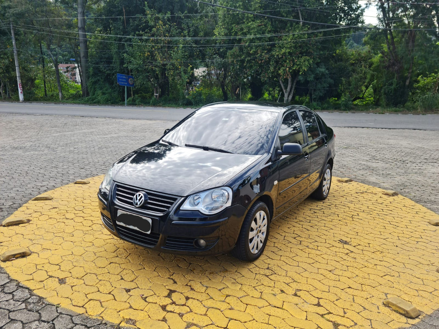 Volkswagen Polo 1.6 Sedan