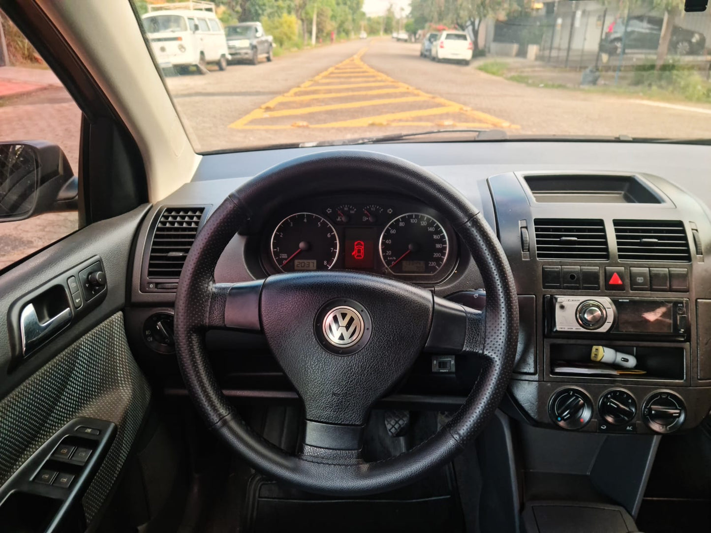 Volkswagen Polo 1.6 Sedan